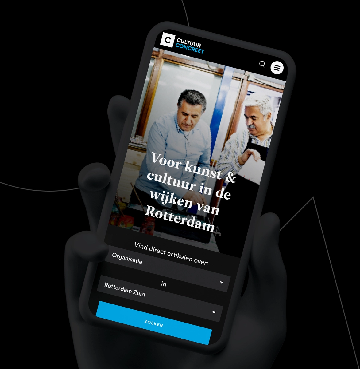 A gloved hand holds a phone with Cultuur Concreet website.